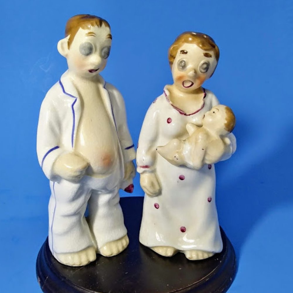 *VINTAGE* NAPCO JAPAN 1950's *TIRED NEW PARENTS*SALT & PEPPER SHAKERS